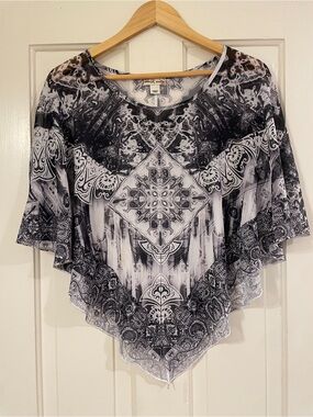 World Unity Black White Graphic Poncho Blouse Handkerchief Hem Top L